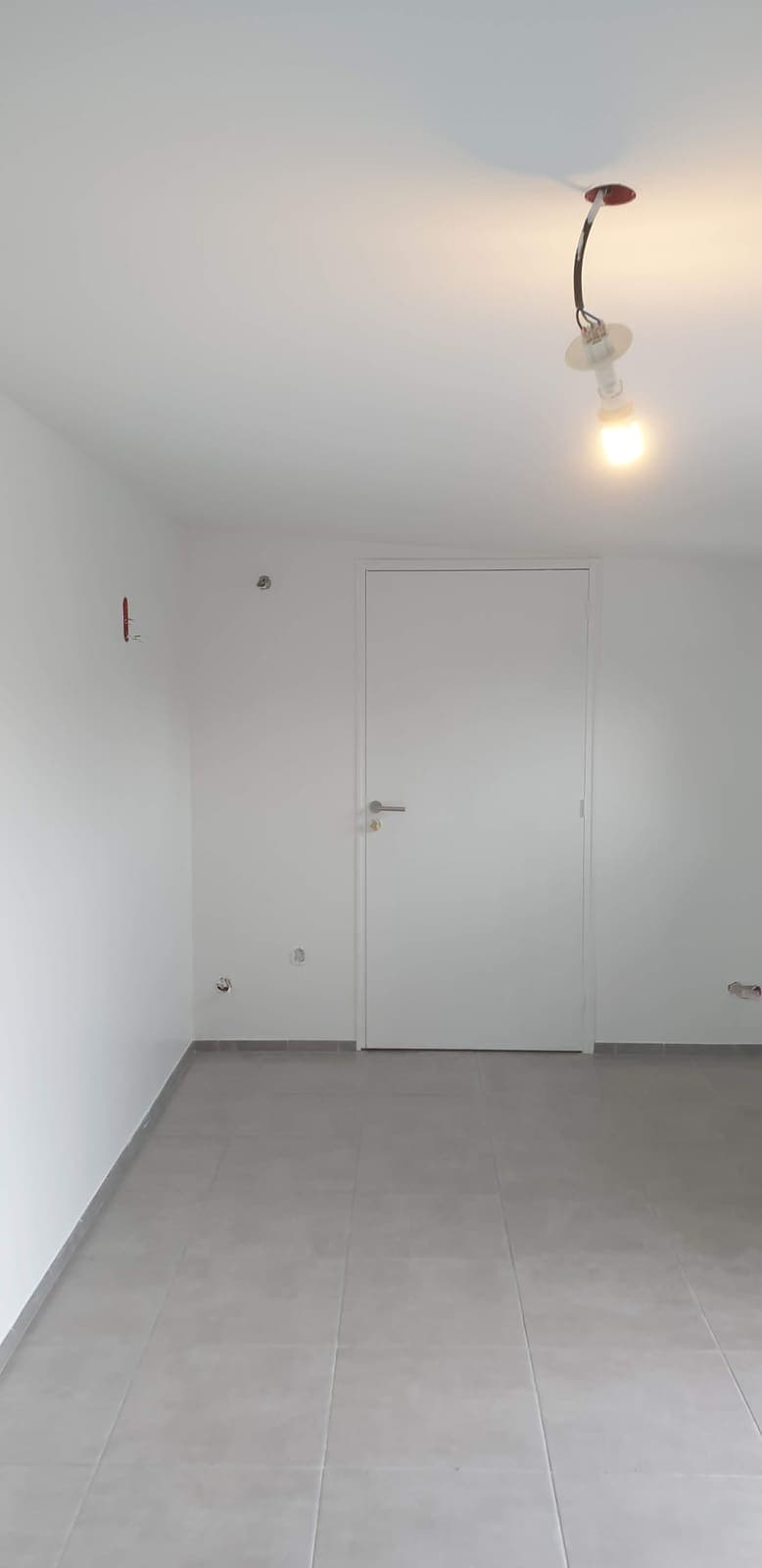 Pièce terminée, peinture blanche (après)